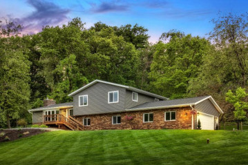 N5949 Park Dr, Onalaska, WI 54650