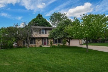 396 Scott Ct, Hartland, WI 53029-2421