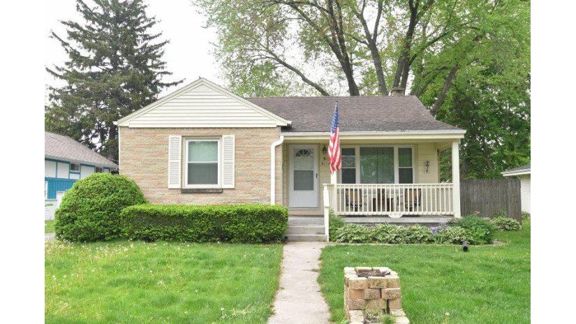 W162N11686 Park Ave Germantown, WI 53022 by Real Broker LLC $199,900