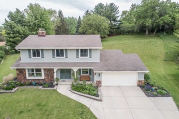 2904 West View Ct, Waukesha, WI 53188-4450