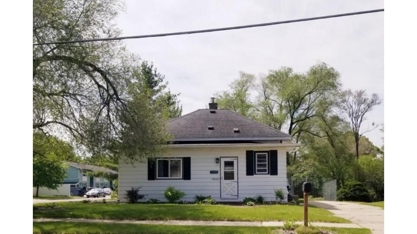 1048 Wilson St Onalaska, WI 54650 by Berkshire Hathaway HomeServices North Properties $159,900