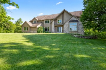 637 Moraine Ct, Richfield, WI 53017-9100