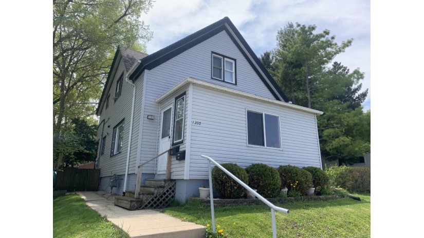 1305 Manitoba Ave South Milwaukee, WI 53172 by RE/MAX Lakeside-South $167,900