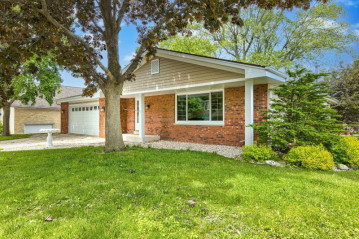 307 Elm St, Slinger, WI 53086