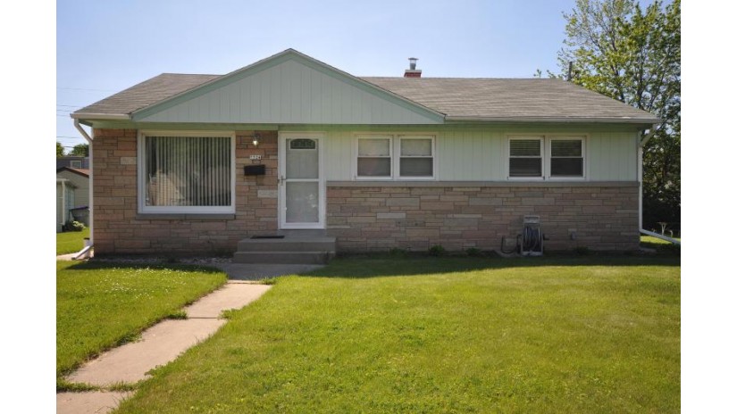 7324 W Abert CT Milwaukee, WI 53216 by EXP Realty, LLC~MKE $130,900