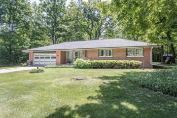 4411 W Upham Ave, Greenfield, WI 53220-5122