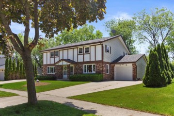 W52N191 Pierce Ave, Cedarburg, WI 53012