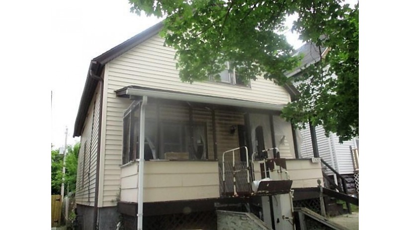 1320 Milwaukee Ave South Milwaukee, WI 53172 by Area Wide Realty $88,400