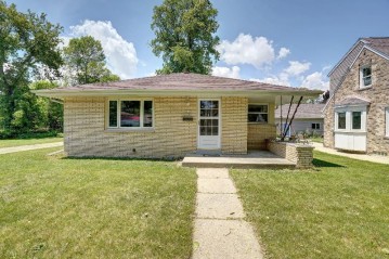 3941 S Troy Ave, Saint Francis, WI 53235-4825