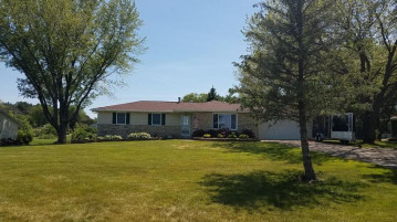 6945 Lee Rd, Hartford, WI 53027-9005