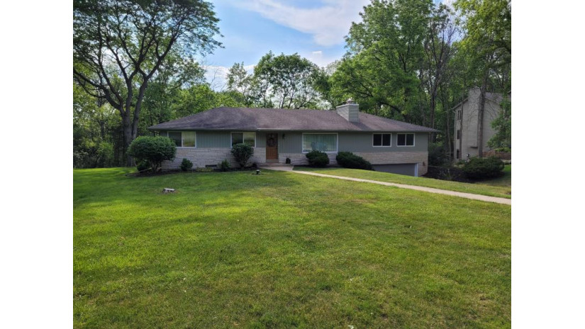 2565 Eastwood Ln Brookfield, WI 53005 by Landwurx, LLC $399,900