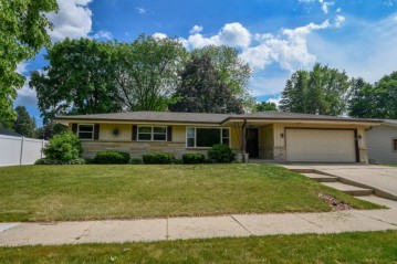 243 Green Valley Pl, West Bend, WI 53095-4958