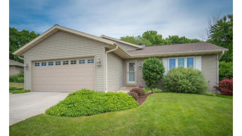 1419 Lower Forest Ct West Bend, WI 53090 by Exsell Real Estate Experts LLC $299,900