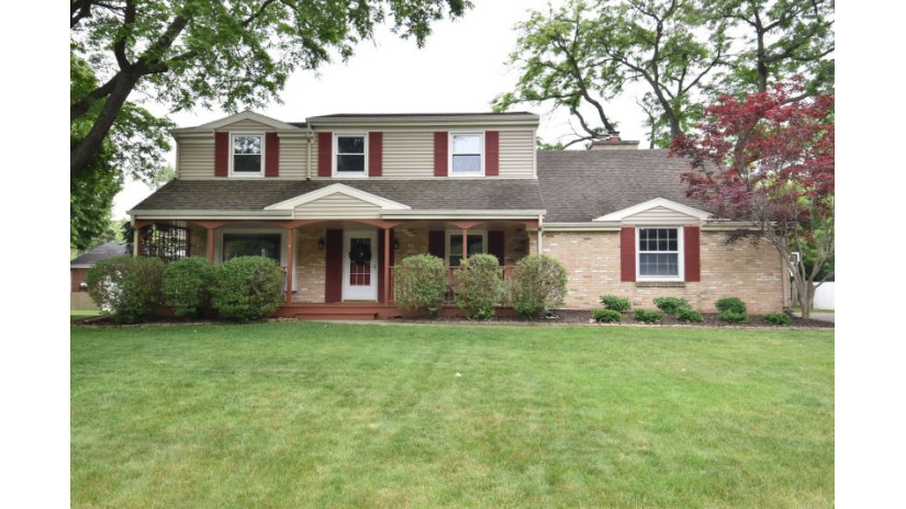 N86W15733 Shore Crest Dr Menomonee Falls, WI 53051 by Shorewest Realtors $324,900