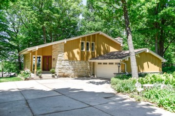 W224N7651 Wooded Hills Dr, Lisbon, WI 53089-2143