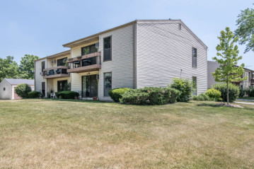 1871 Haymarket Rd 13, Waukesha, WI 53189-7185