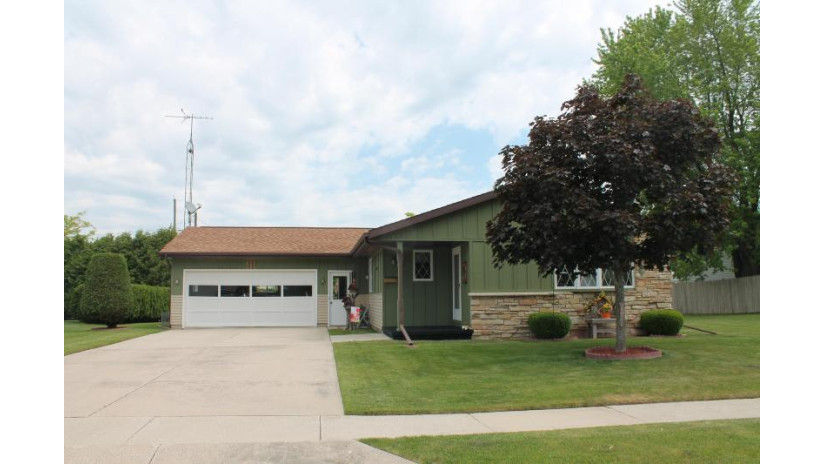 1748 Cross St Manitowoc, WI 54220 by Coldwell Banker Real Estate Group~Manitowoc $152,000