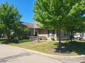 W155N6947 Macallan Ct 208, Menomonee Falls, WI 53051