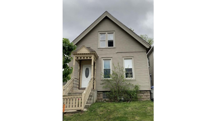 2305 W Burnham St 2305A Milwaukee, WI 53204 by Xcel Realty, LLC $169,900