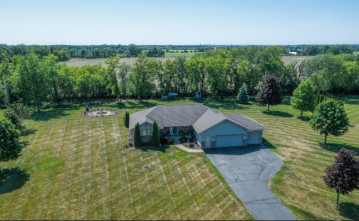 2938 Dutch Dr, Delavan, WI 53115-3204