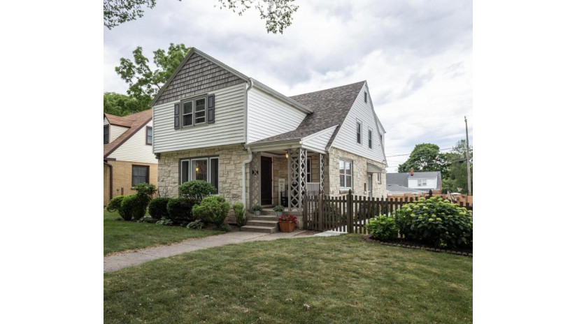 130 N 85th St Wauwatosa, WI 53226 by The Stefaniak Group, LLC $499,900