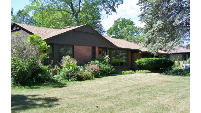 237 White Sand Ln Wind Point, WI 53402 by Doperalski Realty & Associates, LLC $234,900