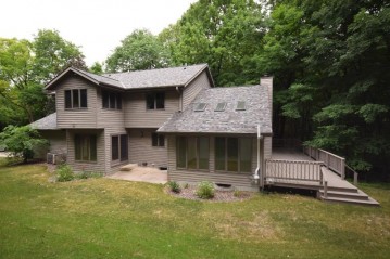 111 Forest View Dr, Slinger, WI 53086-9508