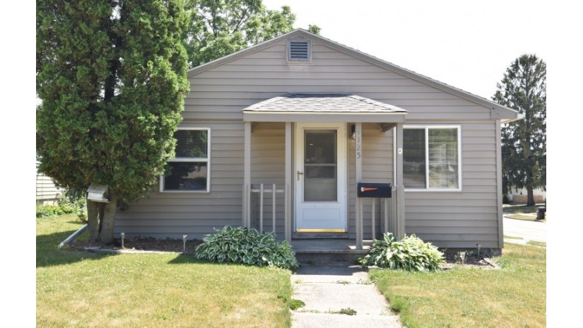 4125 Wright Ave Racine, WI 53405 by Shorewest Realtors $130,000