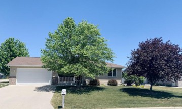 902 Ethan Allen Dr, Howards Grove, WI 53083-1286