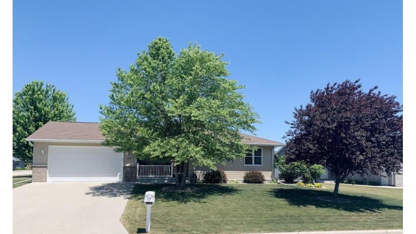 902 Ethan Allen Dr Howards Grove, WI 53083-1286 by Hillcrest Realty $269,900