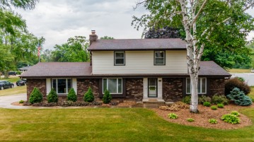 3121 W Southwood Dr, Franklin, WI 53132-9150