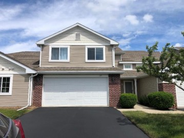 877 Cumberland Ln, Port Washington, WI 53074