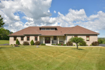 3767 Cedar Trail Ct, Richfield, WI 53076