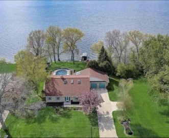 904 Lake Shore Dr, Beaver Dam, WI 53916