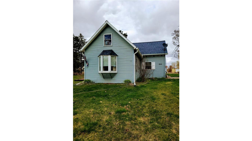 225 Lulu Avenue Almena, WI 54805 by Re/Max Northstar $59,900