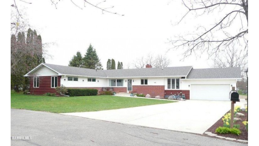 528 Timber Hills Dr Freeport, IL 61032 by Welcome Home Nw Illinois, Inc. $179,900