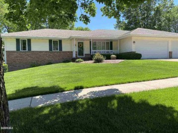 2211 Country Court, Freeport, IL 61032