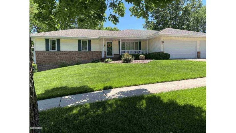2211 Country Court Freeport, IL 61032 by Christensen Home Town, Realtors $174,900