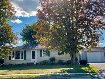 225 Johnson Street, Pulaski, WI 54162-8846