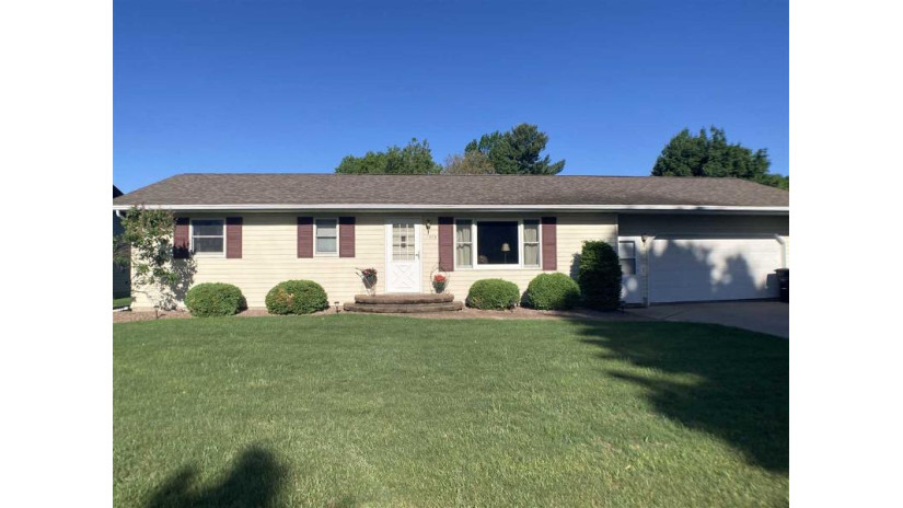 1325 S Andrews Street Shawano, WI 54166 by Full House Realty, LLC $159,900