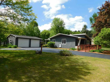 1483 Krause Road, Little Suamico, WI 54171-9784