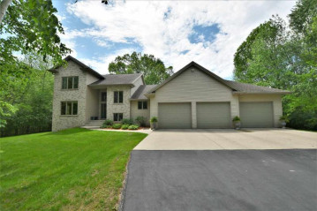 663 Majestic Oak Court, Hobart, WI 54115-9081