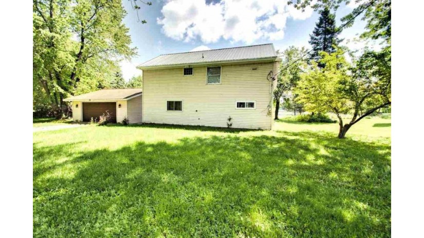 130 Frontage Road Iola, WI 54945 by Re/Max 24/7 Real Estate, Llc $144,900