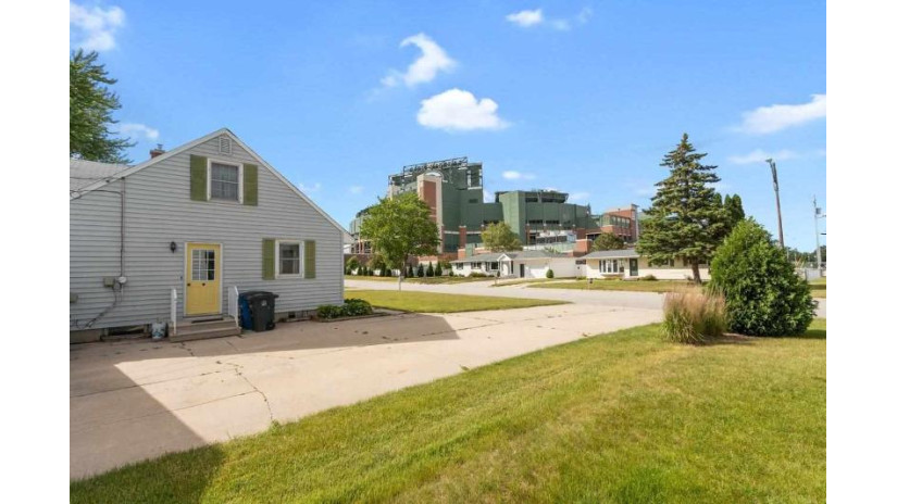 911 Stadium Drive Ashwaubenon, WI 54304 by Haen Realty $500,000