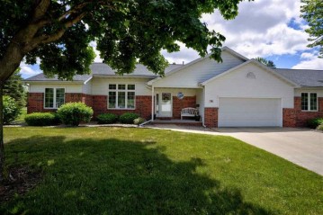 1101 W Windtree Drive, Appleton, WI 54914