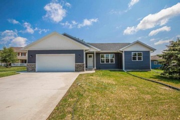 916 Ann Ct, Belleville, WI 53508