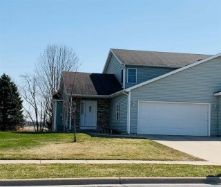 1070 Vinyard Dr, Oregon, WI 53575