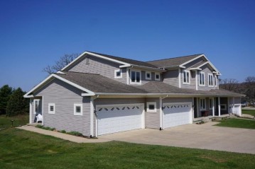2008 Fawn Valley Ct, Reedsburg, WI 53959
