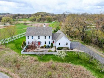 5529 Surrey Ln, Westport, WI 53597