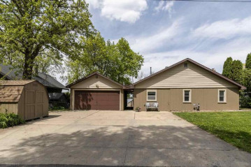 2206 Colladay Point Dr, Dunn, WI 53589